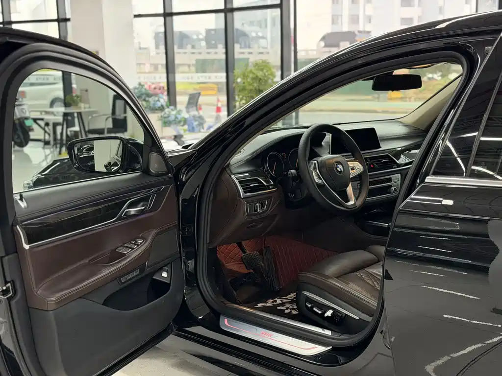 BMW 7 Series 2016 — фото 10