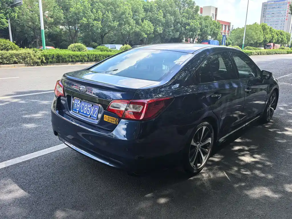 Subaru Legacy 2017 — фото 4