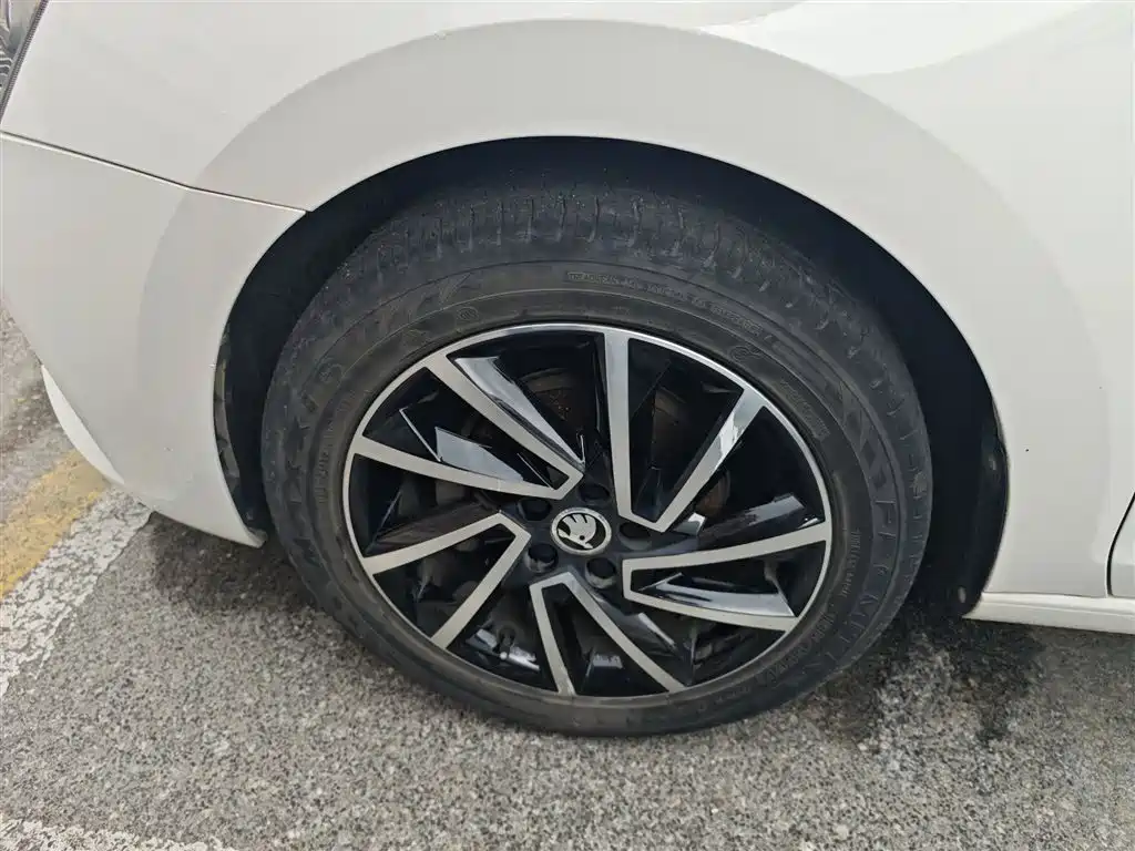 Skoda Rapid Spaceback 2020 — фото 25