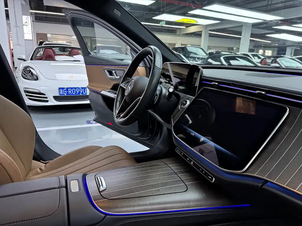 Mercedes-Benz E-Class 2024 — фото 13