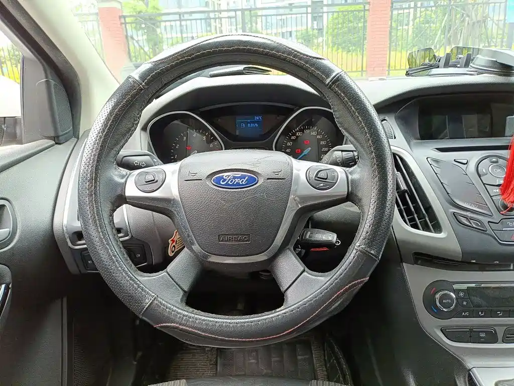 Ford Focus 2014 — фото 3