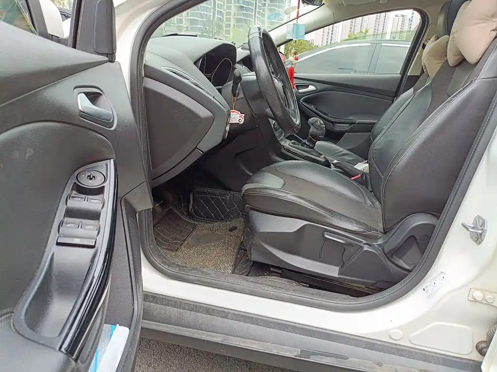 Ford Focus 2014 — фото 14