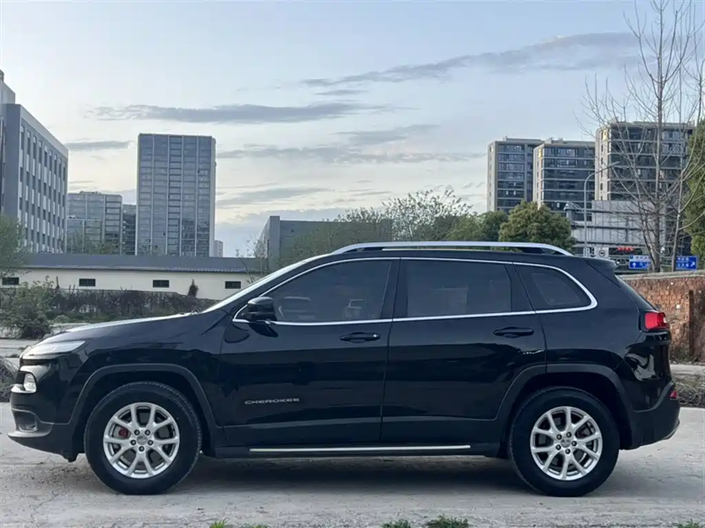 Jeep Cherokee 2016 — фото 25