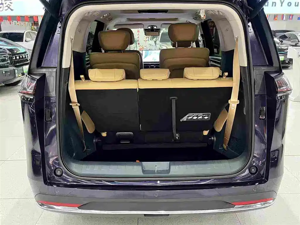 GAC Motor E8 PHEV 2024 — фото 7