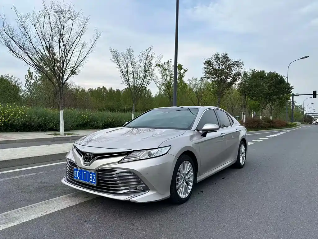 Toyota Camry 2020 — фото 1