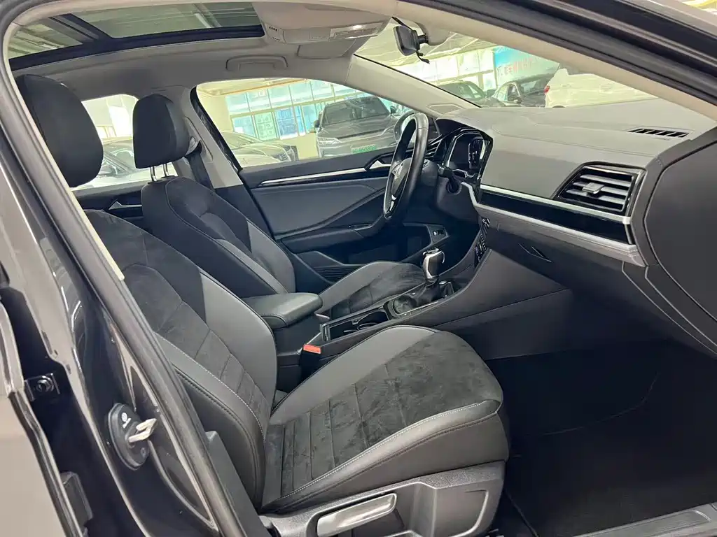 Volkswagen Sagitar 2022