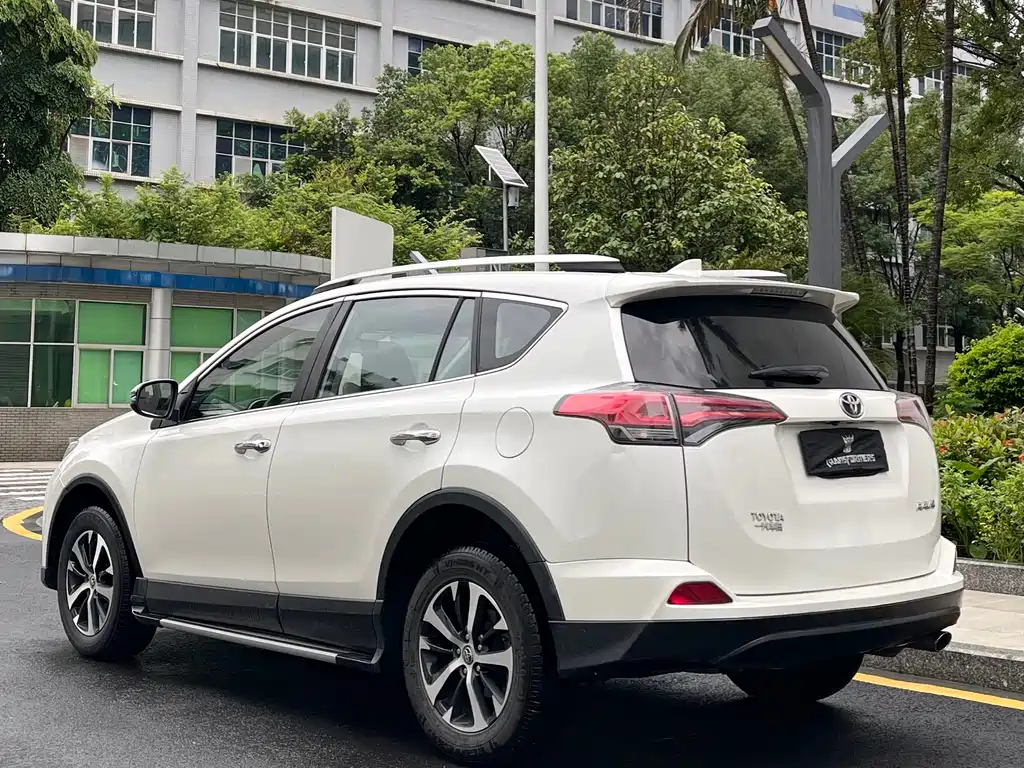 Toyota RAV4 2016 — фото 4