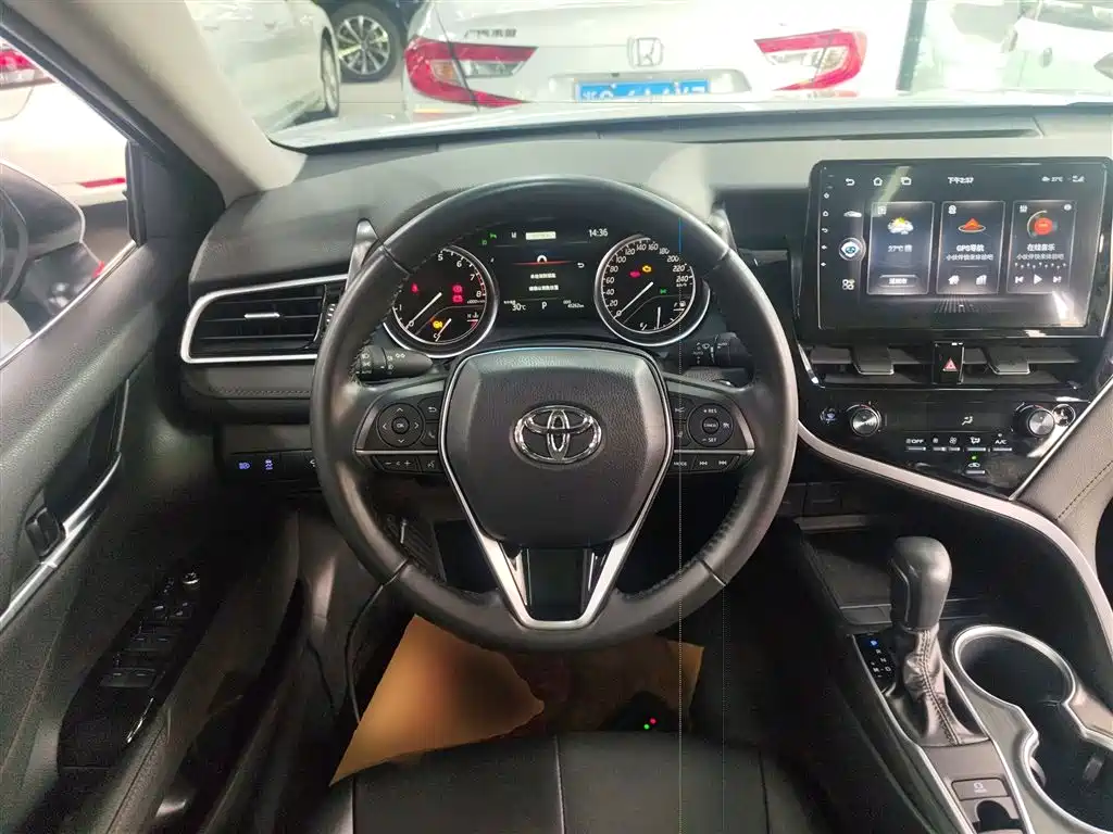 Toyota Camry 2023 — фото 11