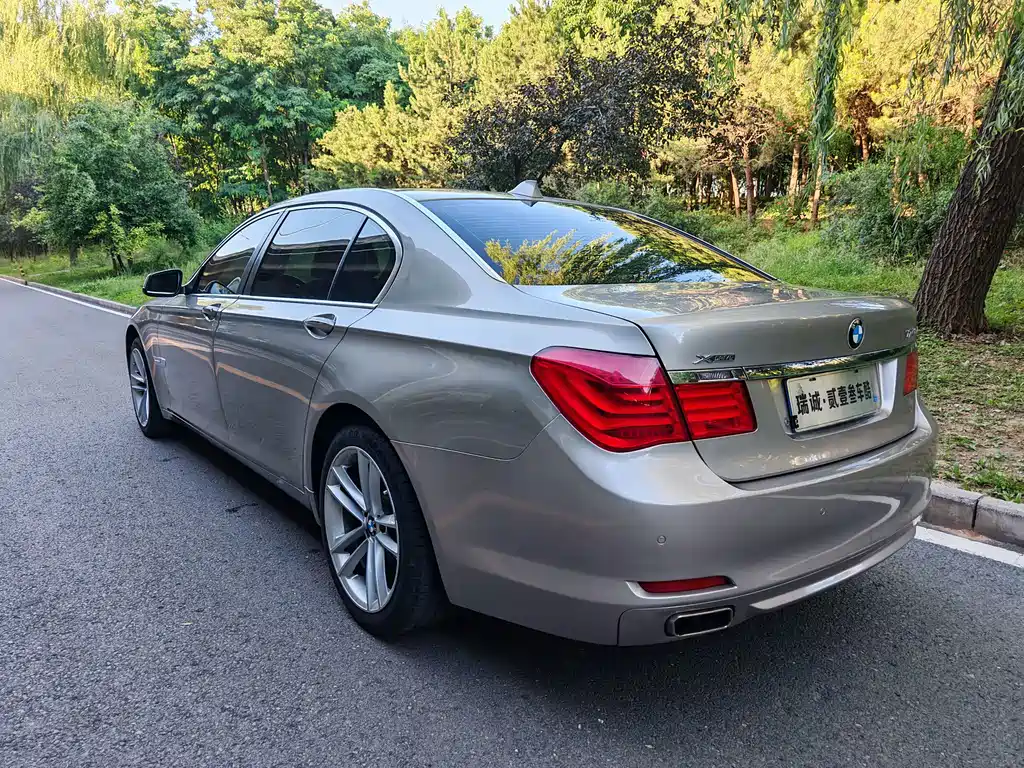 BMW 7 Series 2012 — фото 14