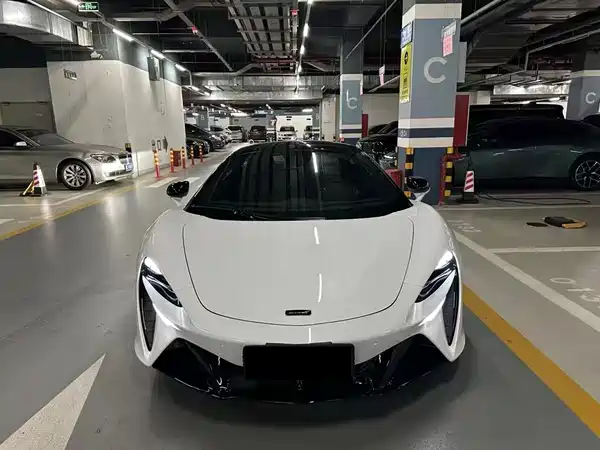 McLaren Artura 2023