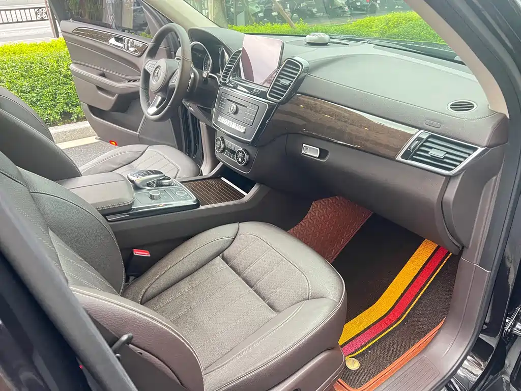 Mercedes-Benz GLS 2018 — фото 18