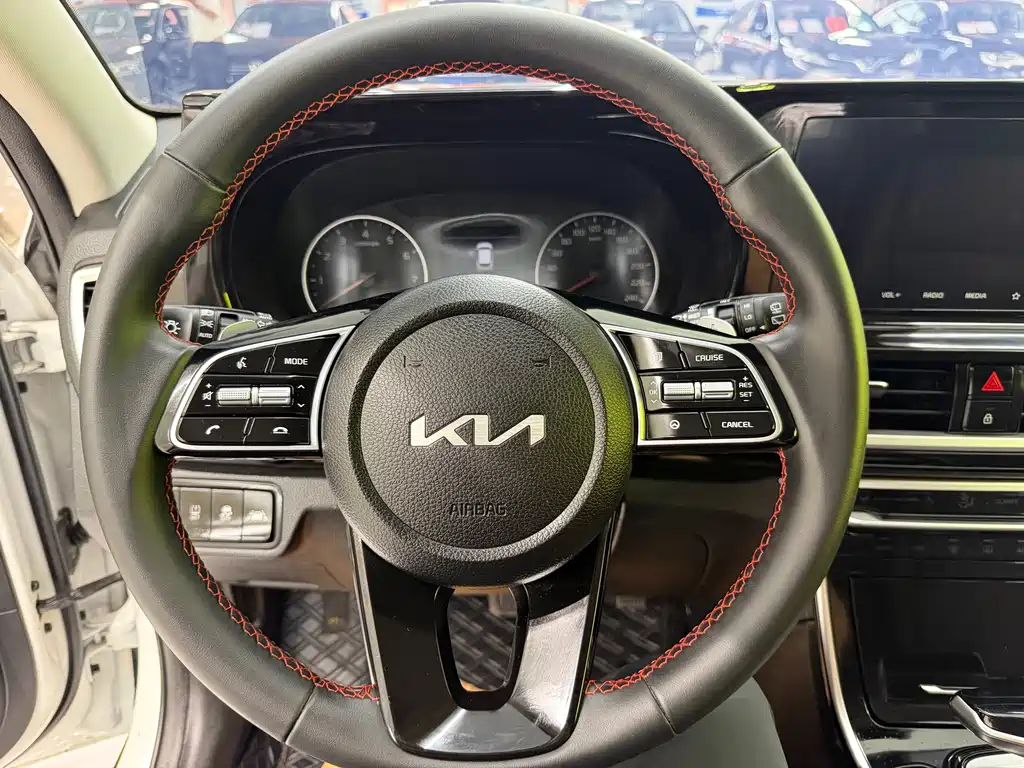 Kia KX3 2022 — фото 15