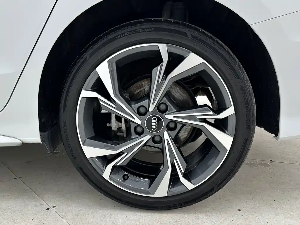 Audi A3 2023 — фото 16
