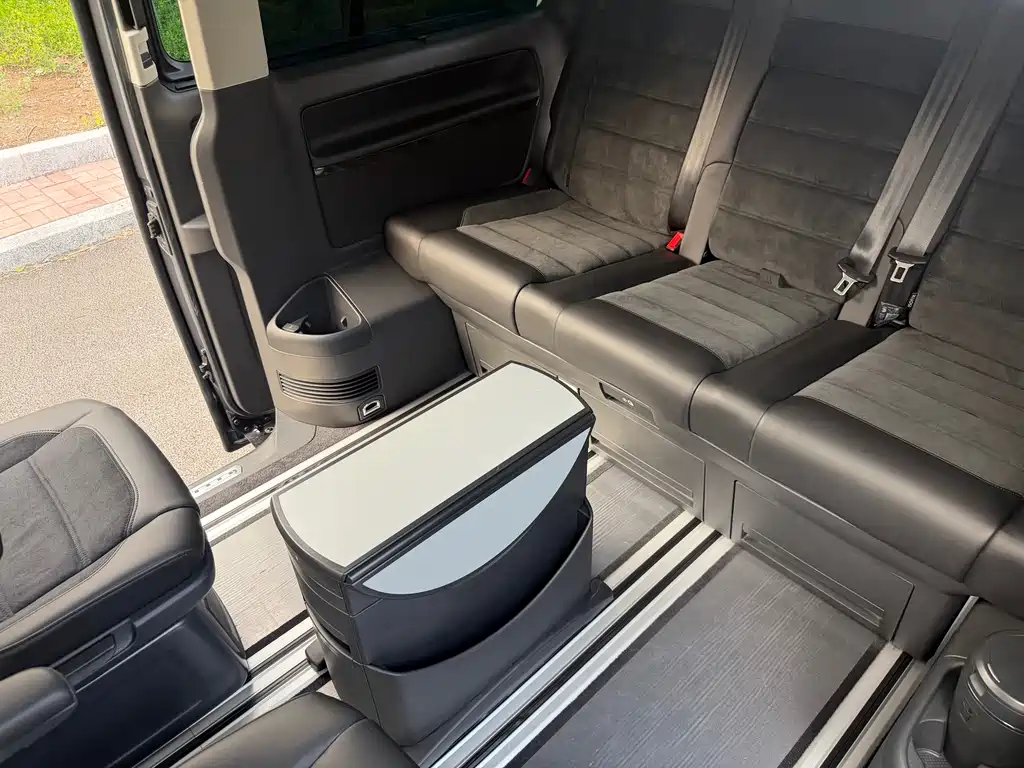 Volkswagen Multivan 2018 — фото 19