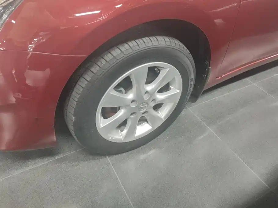 Nissan Tiida 2013