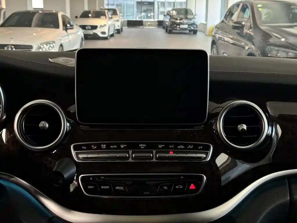 Mercedes-Benz V-Class 2019 — фото 10