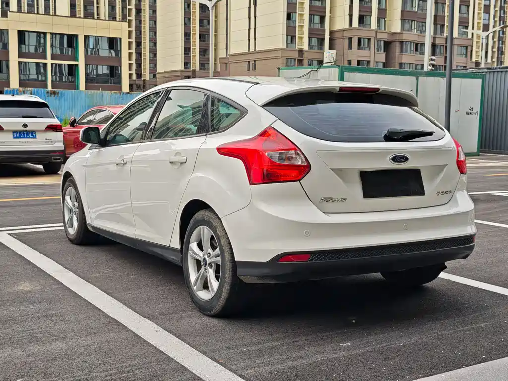 Ford Focus 2014 — фото 7