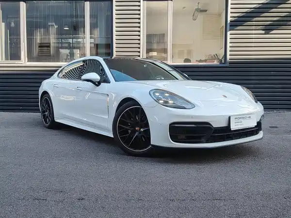 Porsche Panamera 2023
