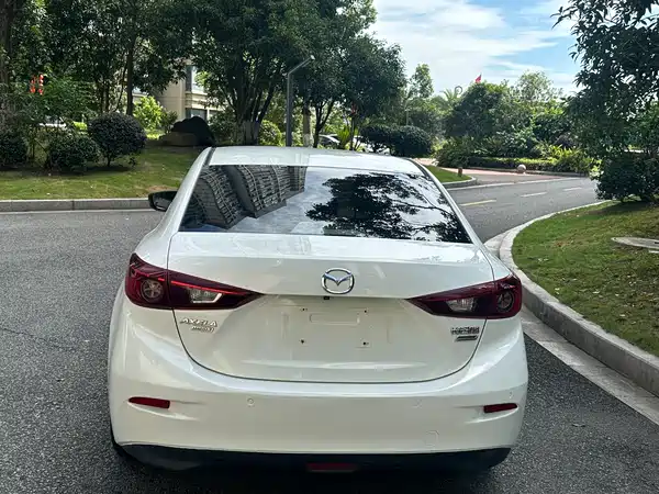 Mazda 3 Axela 2015