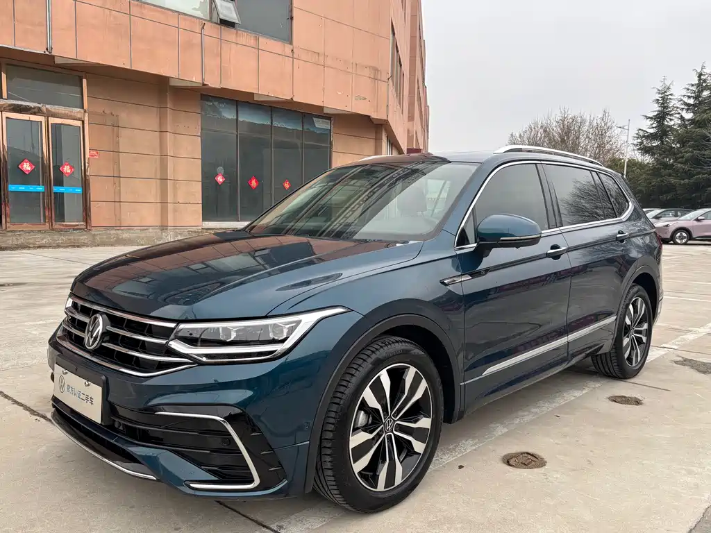 Volkswagen Tiguan L 2022 — фото 1