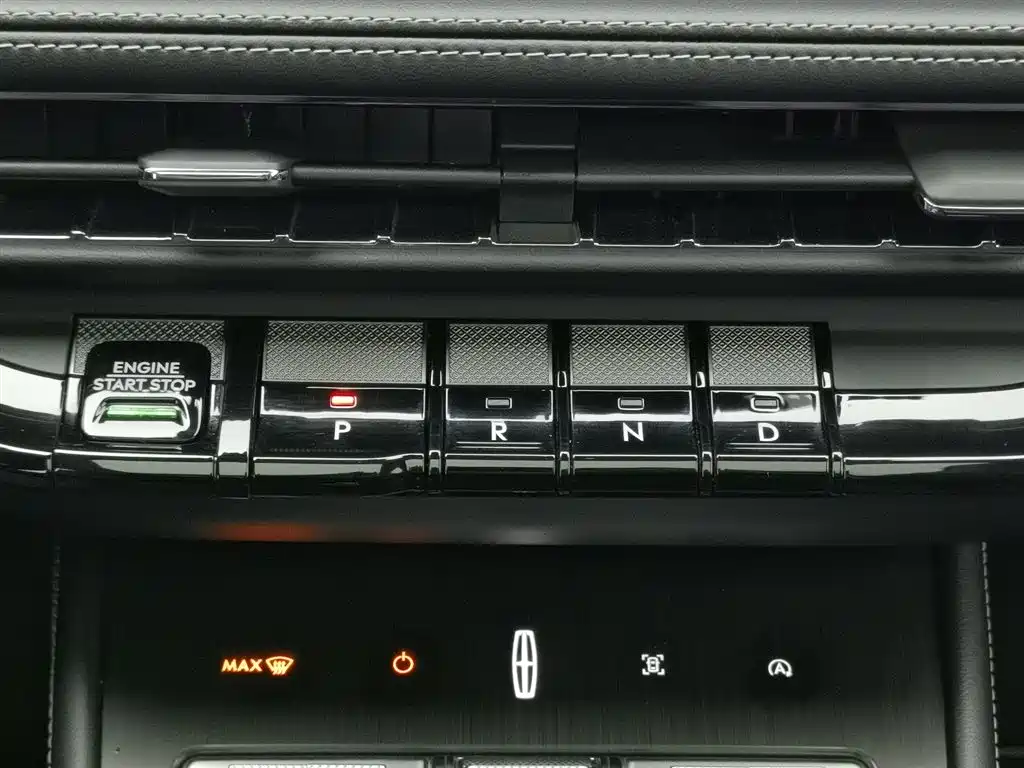 Lincoln Corsair 2024 — фото 13