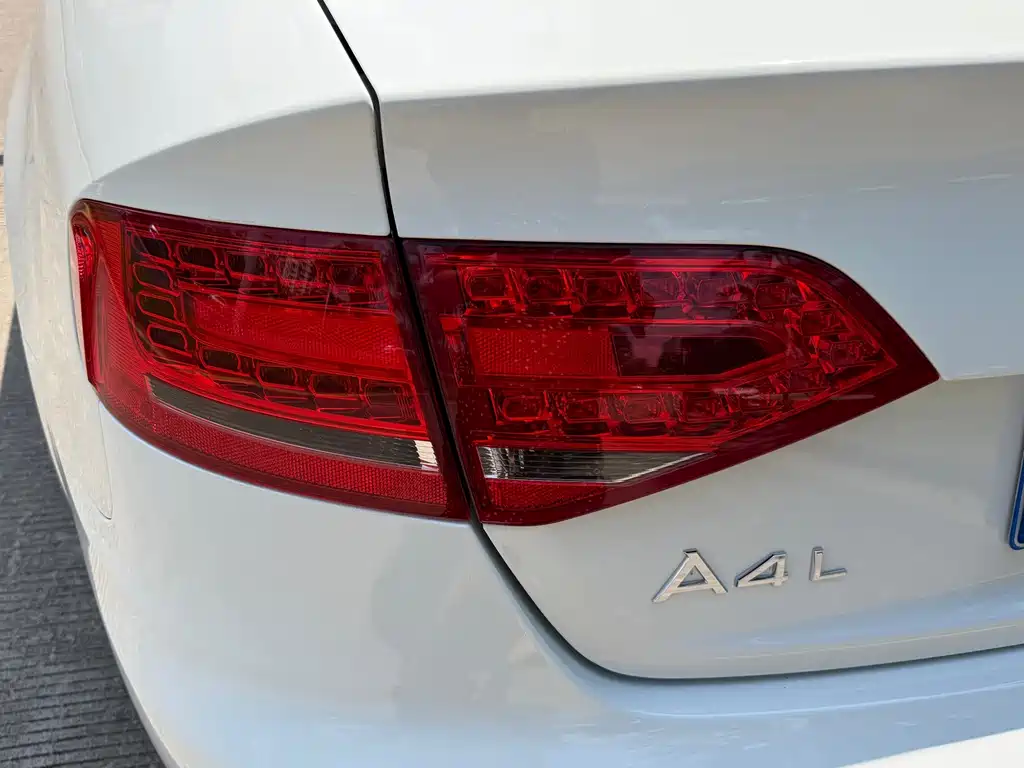 Audi A4L 2010 — фото 20