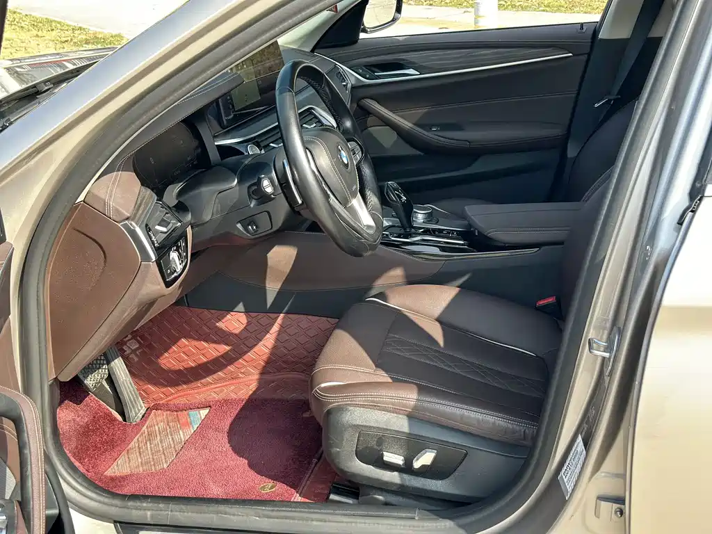 BMW 5 Series 2021 — фото 14