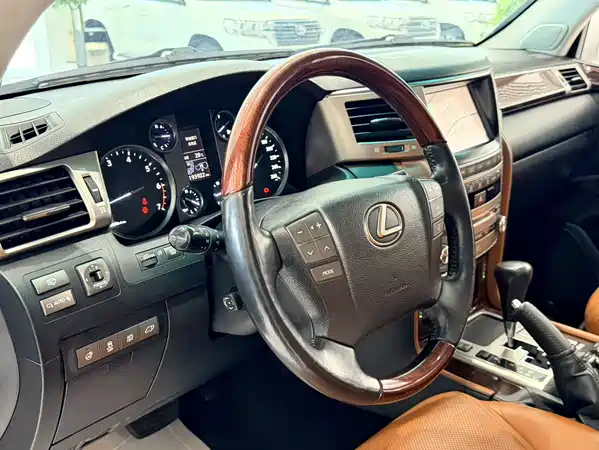Lexus LX 2013