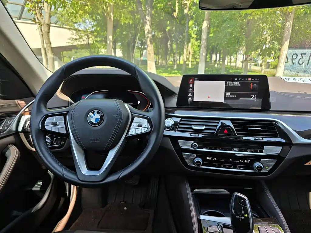 BMW 5 Series 2020 — фото 13