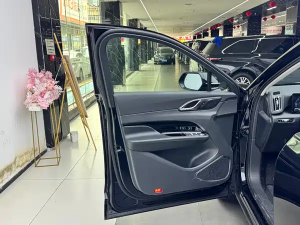 Hongqi HS3 PHEV 2025