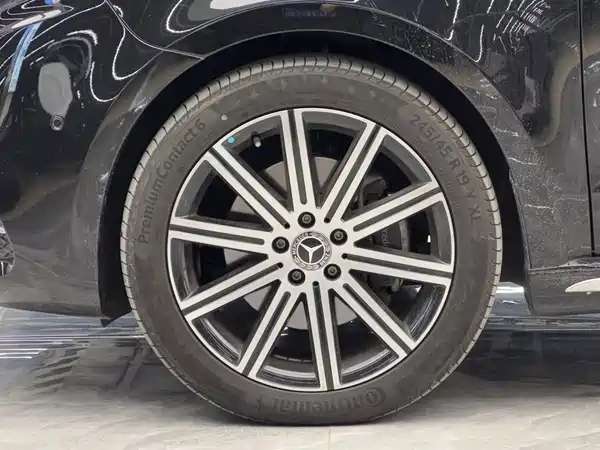 Mercedes-Benz V-Class 2024
