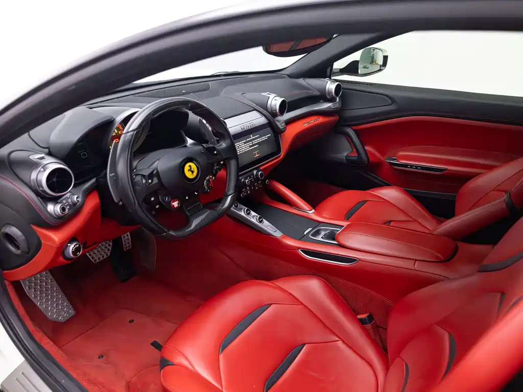 Ferrari GTC4Lusso 2020 — фото 10