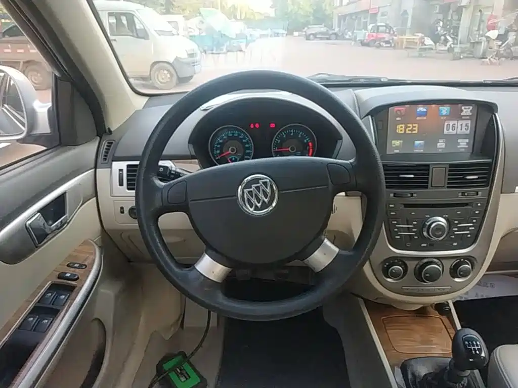 Buick Excelle 2015 — фото 11