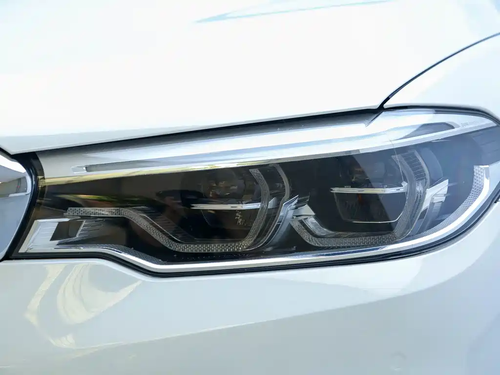 BMW 5 Series 2020 — фото 32