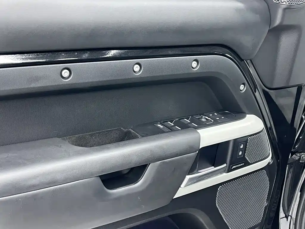 Land Rover Defender 2023 — фото 4