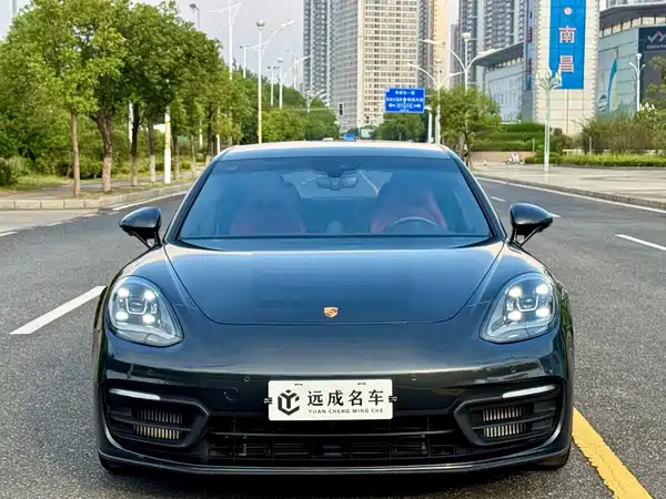 Porsche Panamera 2023