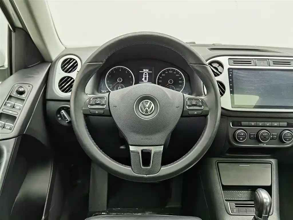 Volkswagen Tiguan 2018 — фото 11