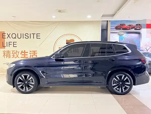 BMW iX3 2023