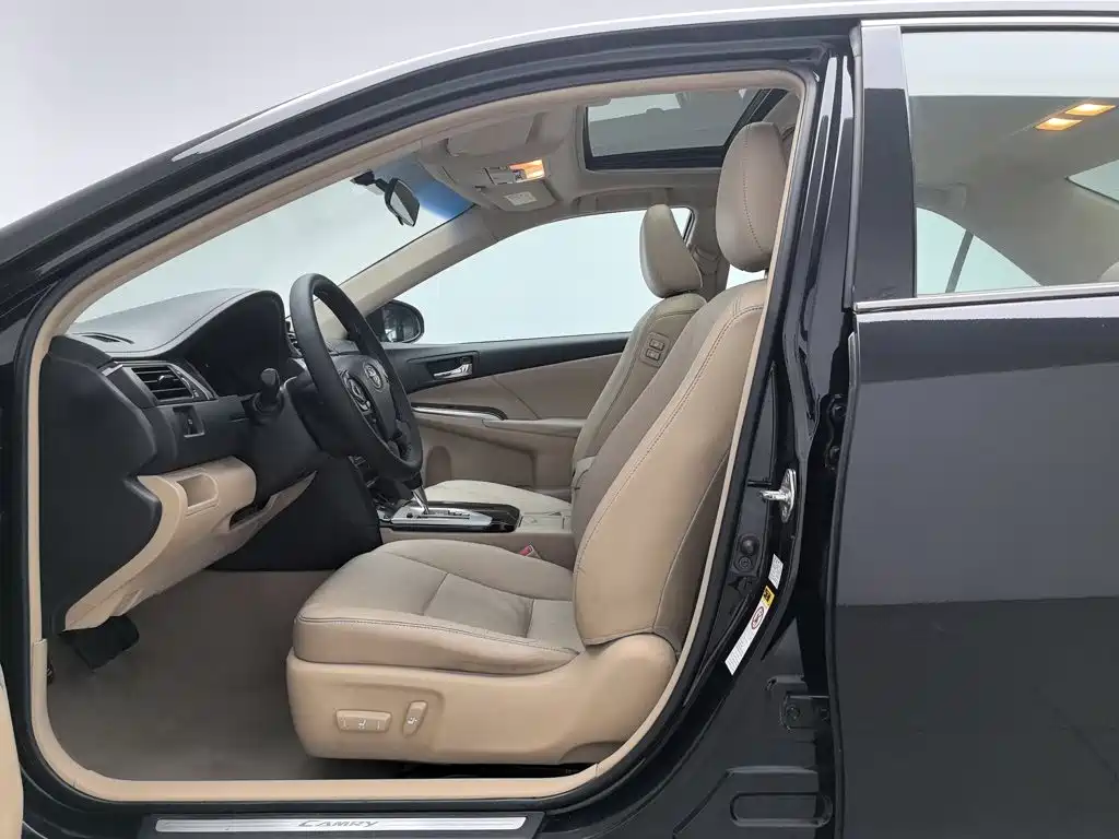 Toyota Camry 2015 — фото 10