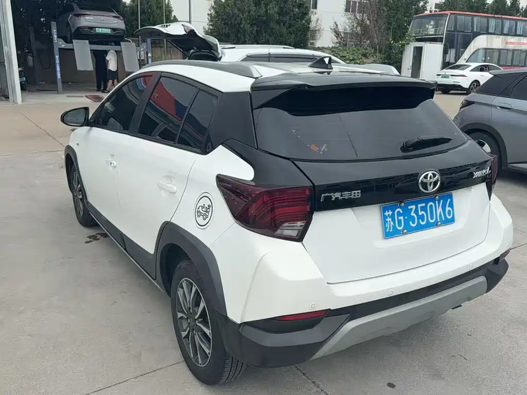 Toyota Yaris L 2022 — фото 9