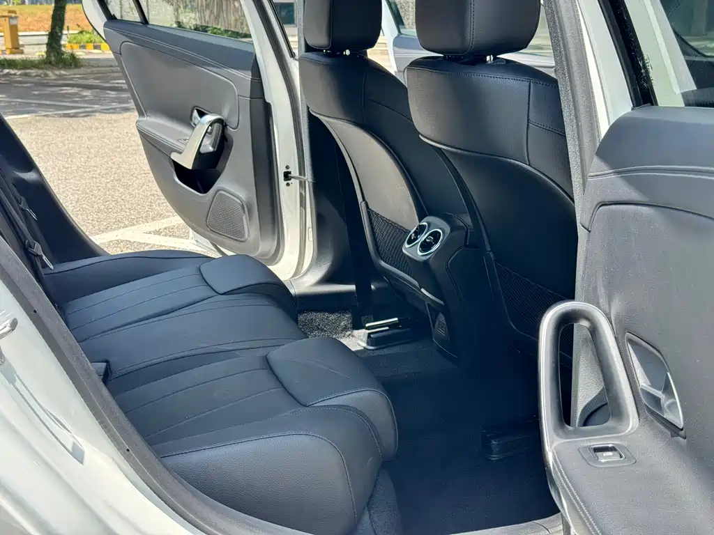 Mercedes-Benz A-Class 2023 — фото 10