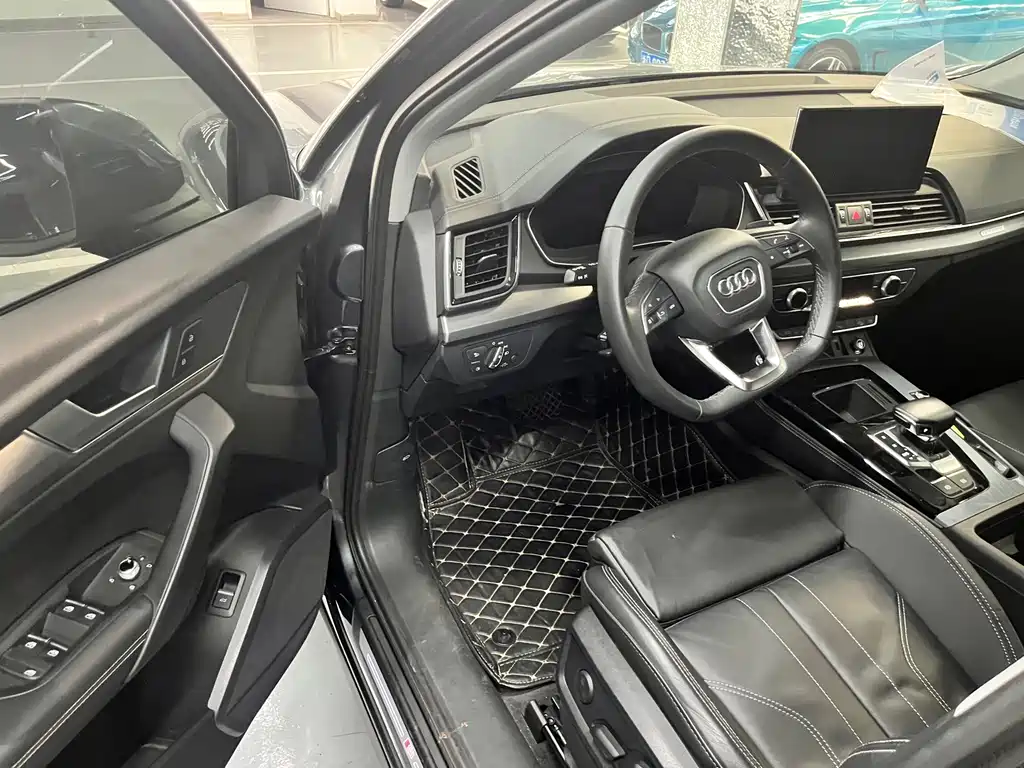 Audi Q5L 2023 — фото 15