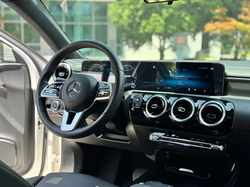 Mercedes-Benz A-Class 2023 — фото 13