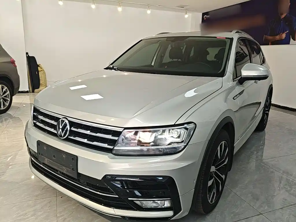 Volkswagen Tiguan L 2021 — фото 1