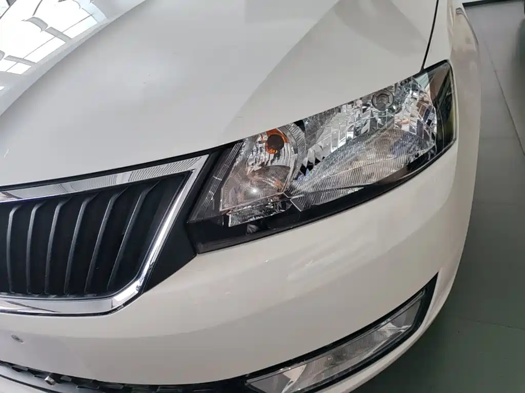 Skoda Rapid 2017 — фото 24