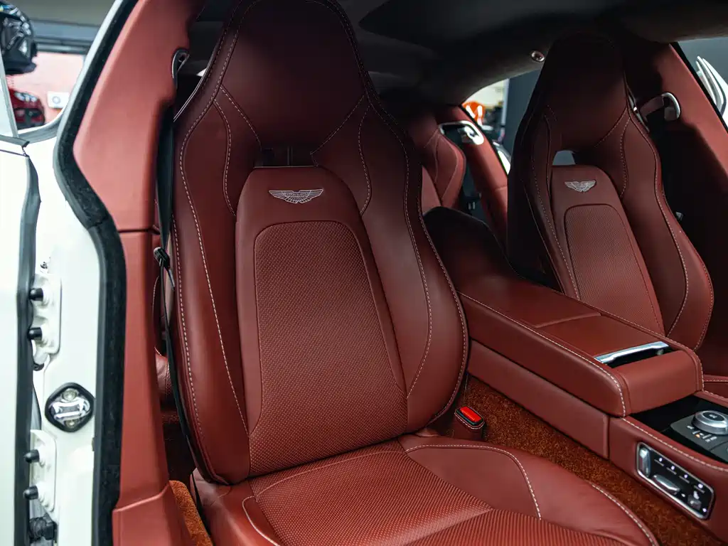 Aston Martin Rapide 2016 — фото 29