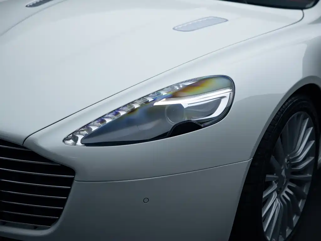 Aston Martin Rapide 2016 — фото 36