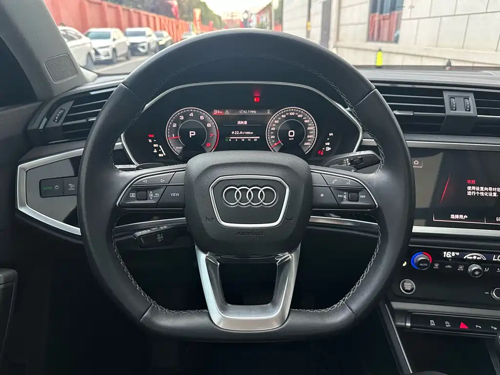 Audi Q3 2023 — фото 8