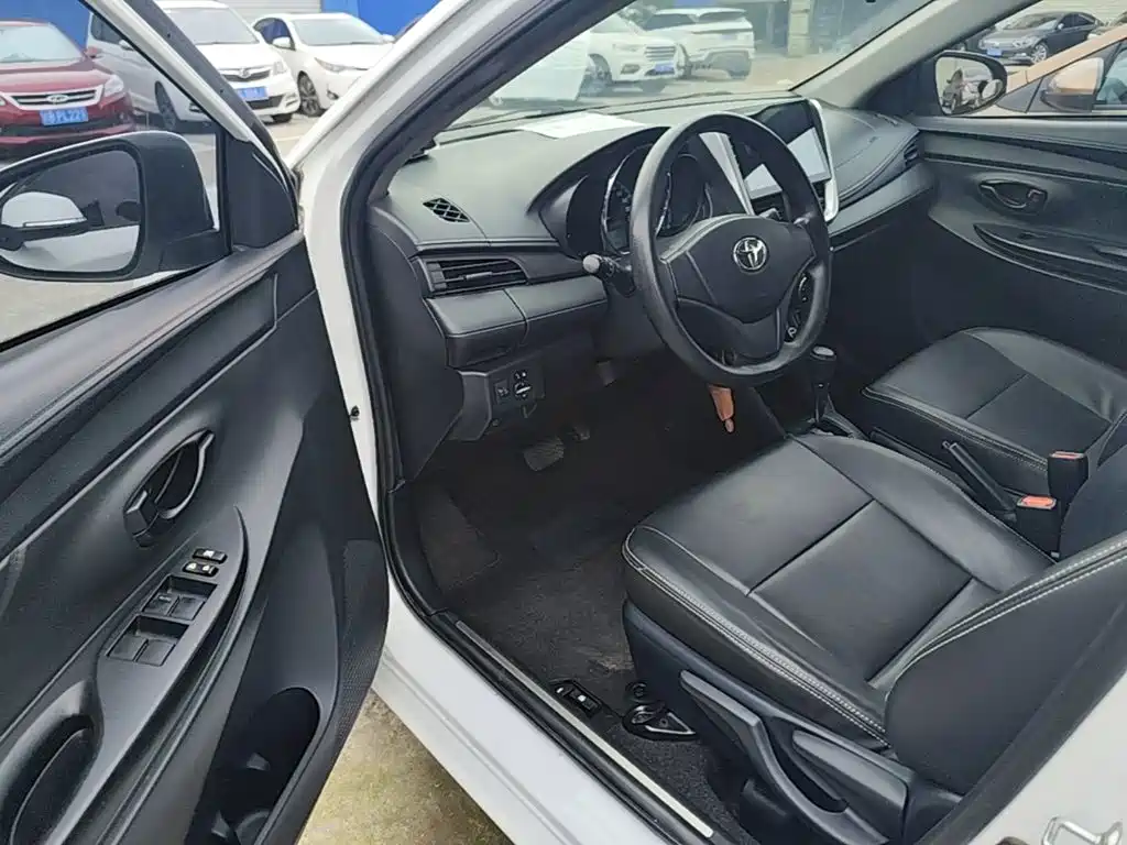 Toyota Yaris L 2019 — фото 16