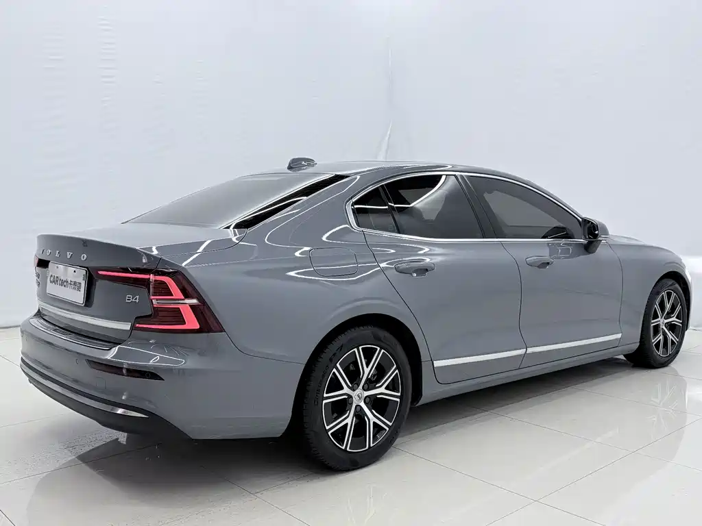 Volvo S60 2023 — фото 14